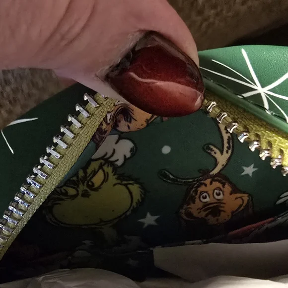 LOUNGEFLY Dr. Seuss How the Grinch Stole Christmas! Wreath Lenticular Crossbody - Picture 5 of 5